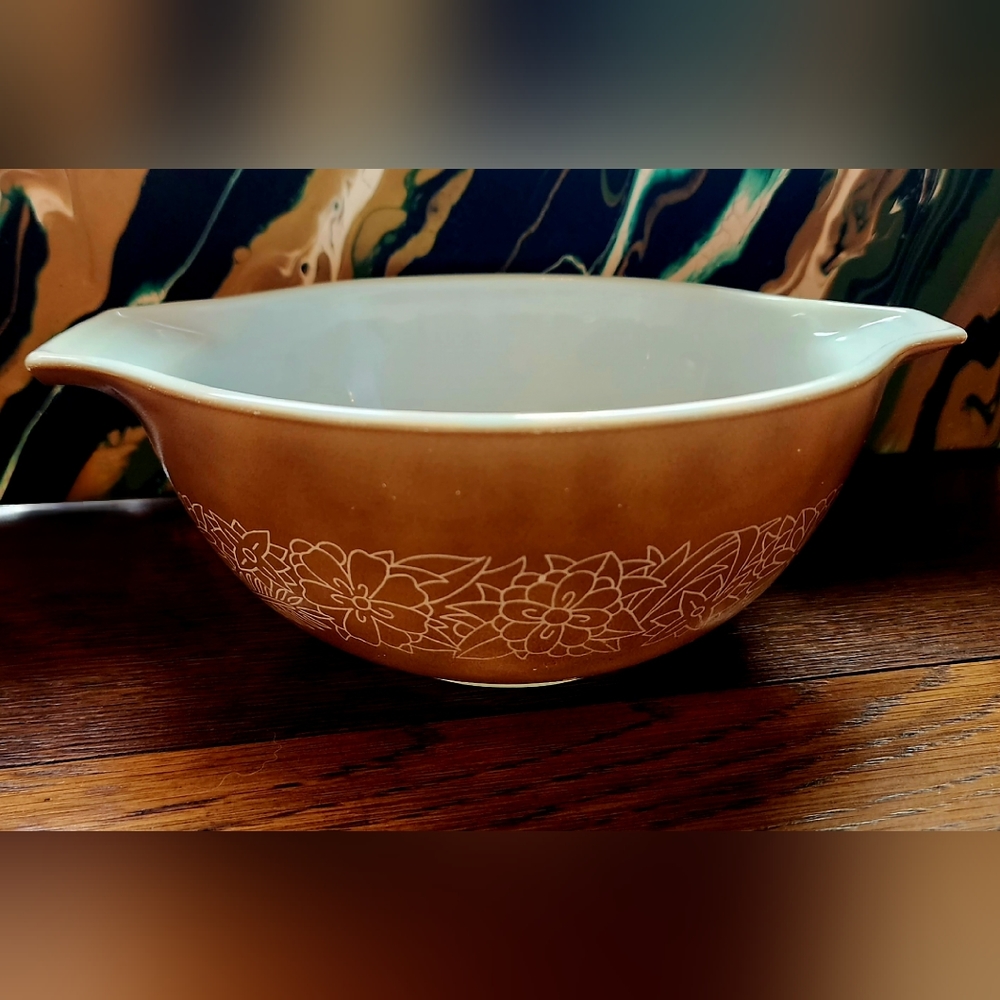 Pyrex Woodland Brown Cinderella 442 Bowl 1.5 Liter